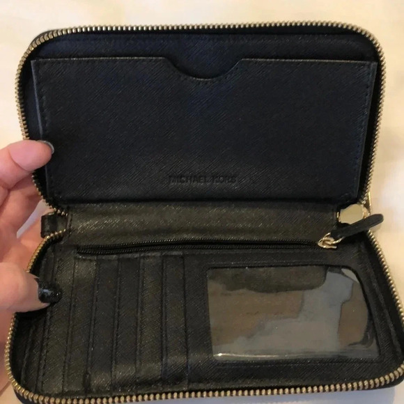 Michael Kors Large Leather Smartphone Wristlet - Picture 6 of 7
